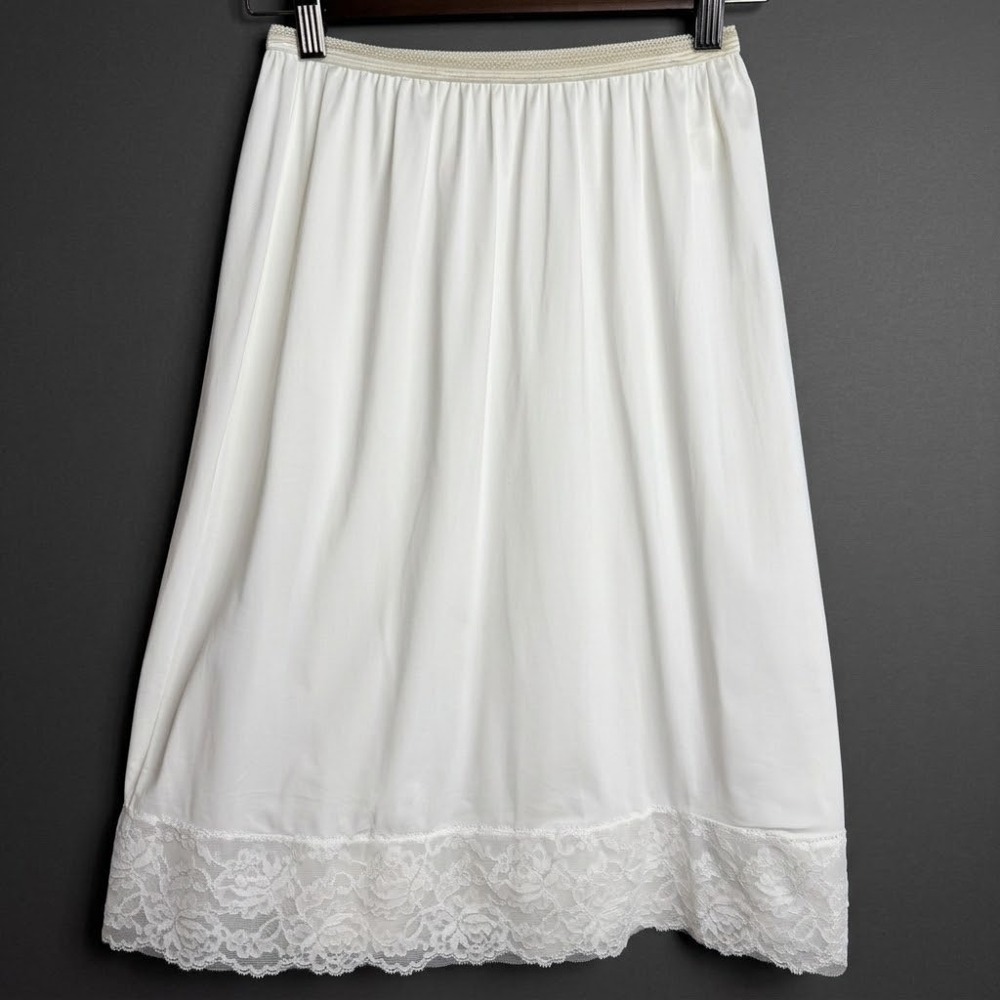 Vintage 70s Pinehurst Lingerie White Nylon Tricot Lace Trim Half Slip Medium USA